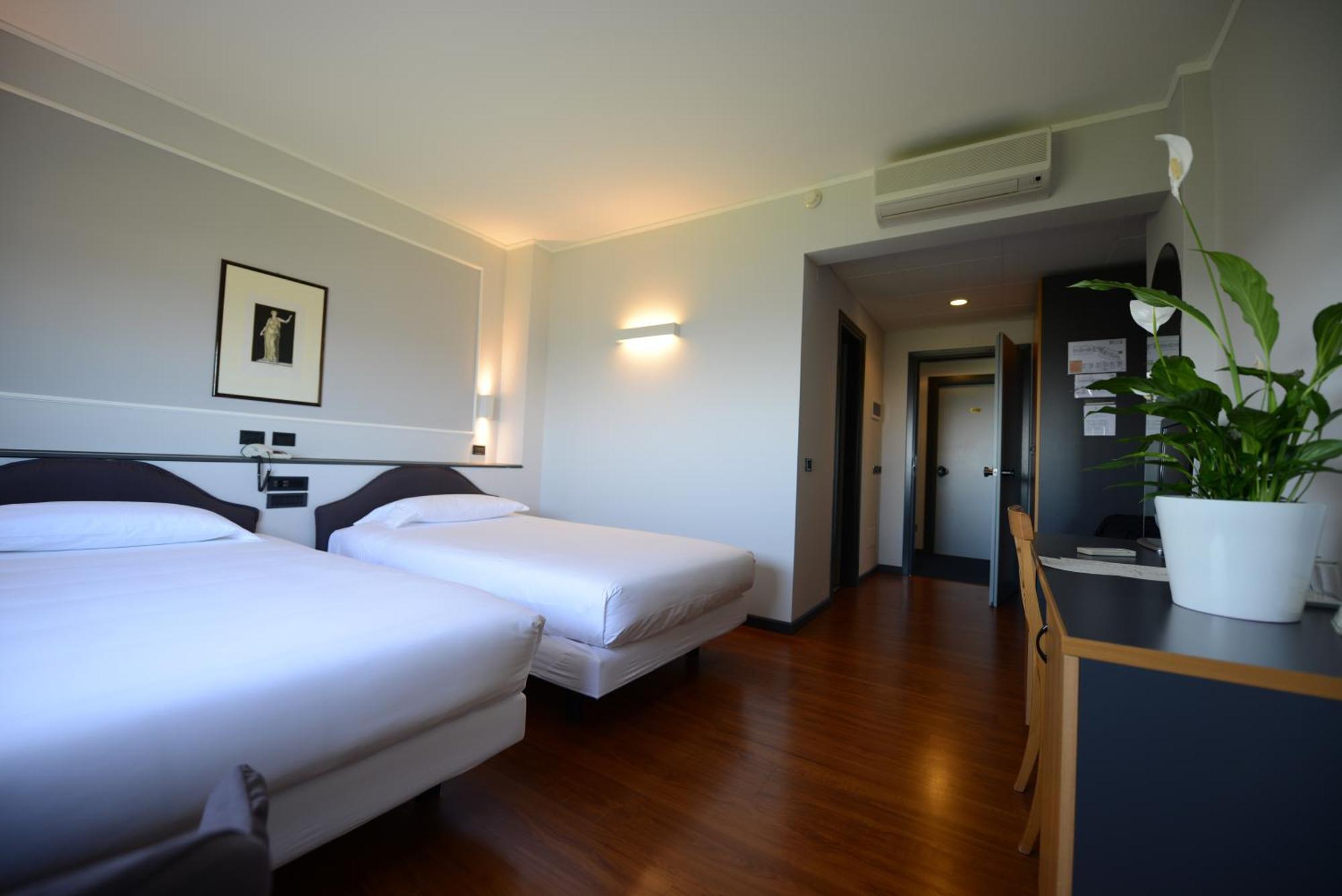 Hotel Mamiani & Relaxing Spa ウルビーノ 部屋 写真