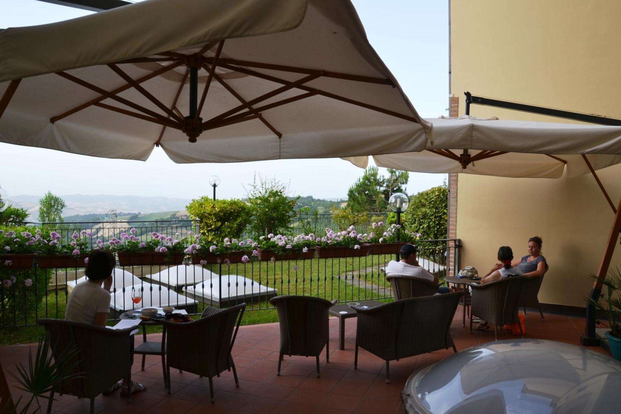 Hotel Mamiani & Relaxing Spa ウルビーノ エクステリア 写真