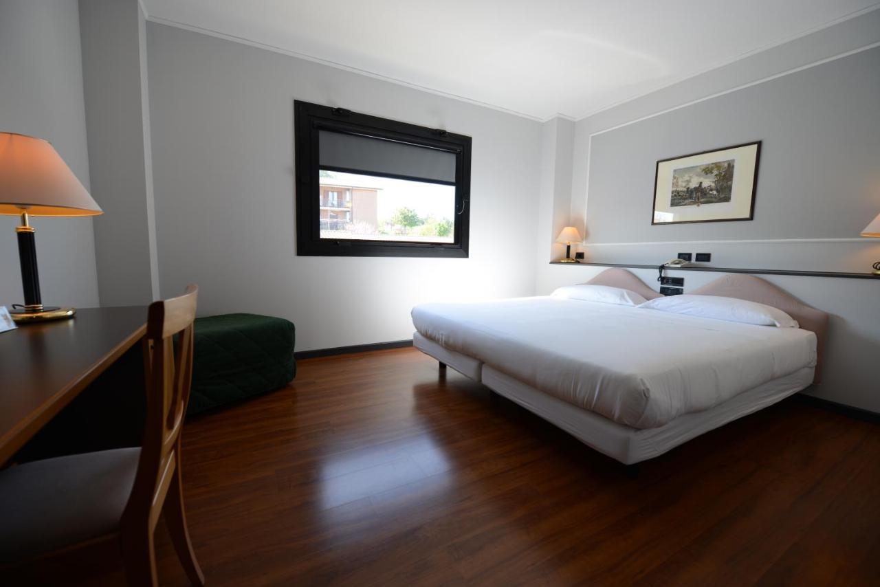 Hotel Mamiani & Relaxing Spa ウルビーノ 部屋 写真